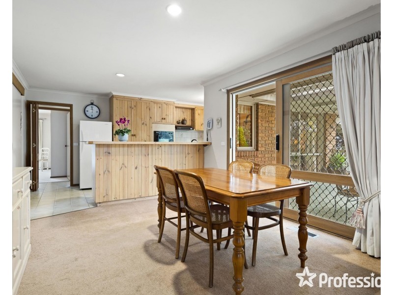 5 Krystal Court, Mooroolbark VIC 3138
