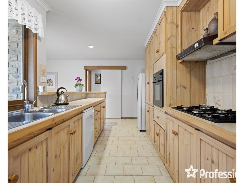 5 Krystal Court, Mooroolbark VIC 3138