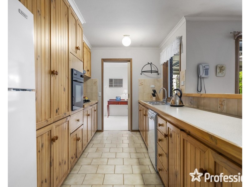 5 Krystal Court, Mooroolbark VIC 3138