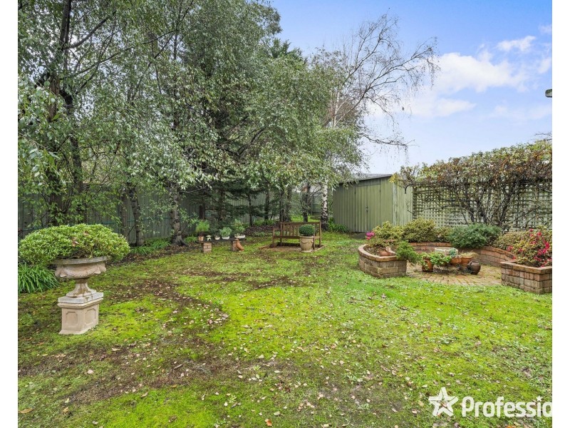 5 Krystal Court, Mooroolbark VIC 3138