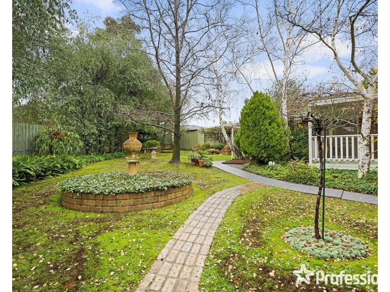 5 Krystal Court, Mooroolbark VIC 3138