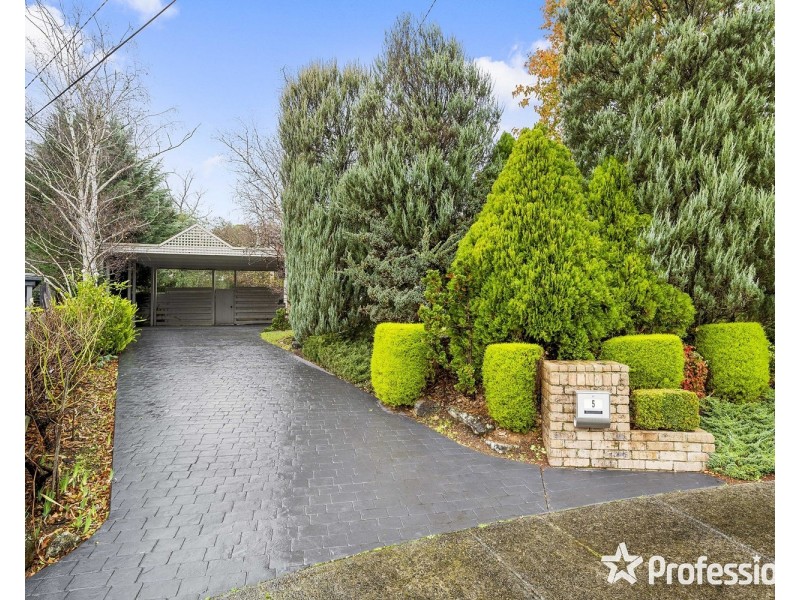 5 Krystal Court, Mooroolbark VIC 3138