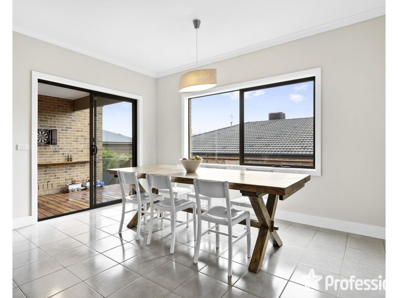 48 Tudor Drive, Mooroolbark VIC 3138