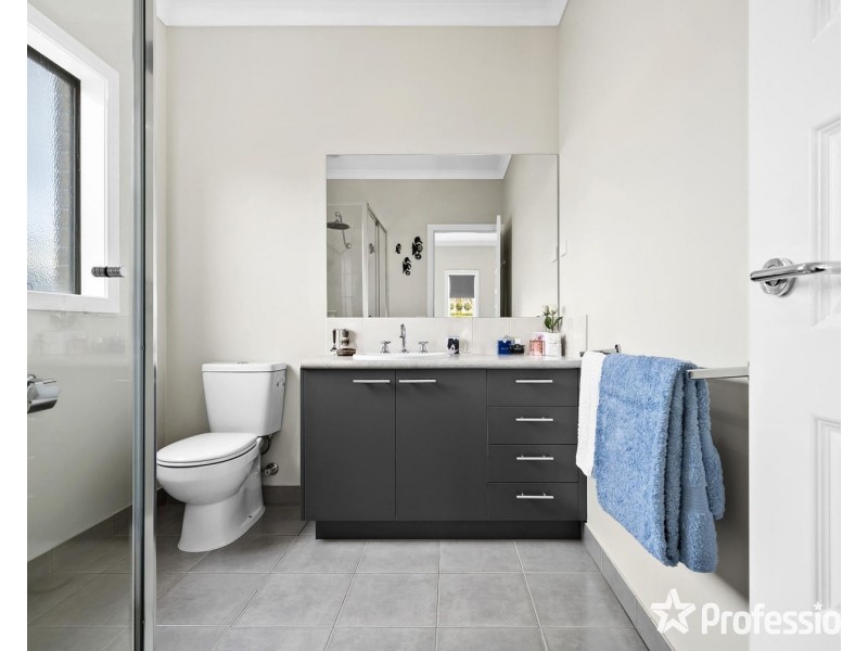 48 Tudor Drive, Mooroolbark VIC 3138