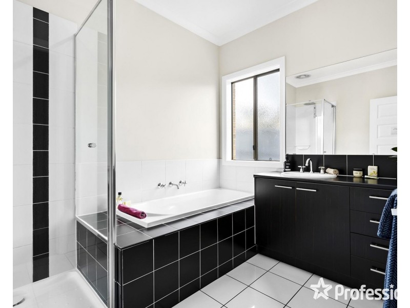 48 Tudor Drive, Mooroolbark VIC 3138