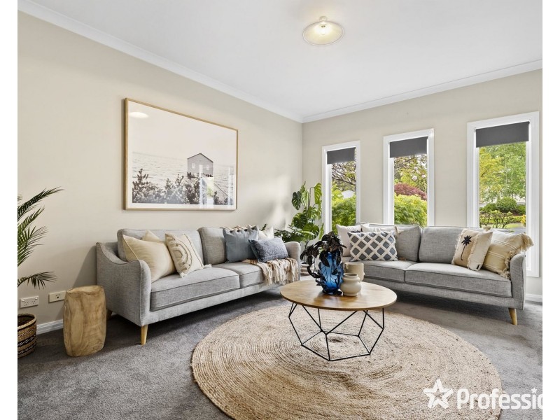 48 Tudor Drive, Mooroolbark VIC 3138