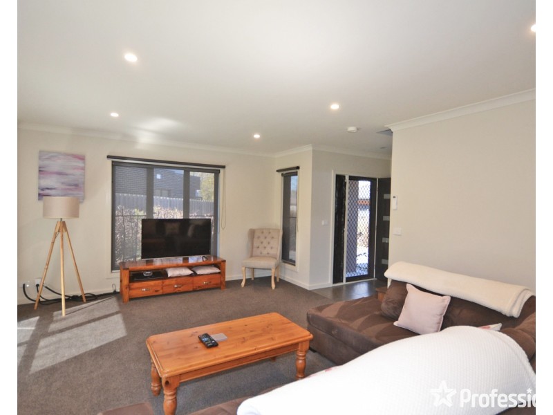 4/4 Shield Court, Kilsyth VIC 3137