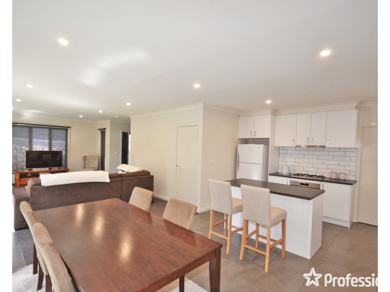 4/4 Shield Court, Kilsyth VIC 3137