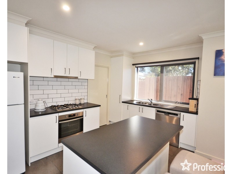 4/4 Shield Court, Kilsyth VIC 3137