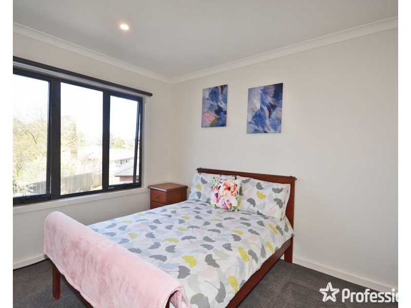 4/4 Shield Court, Kilsyth VIC 3137