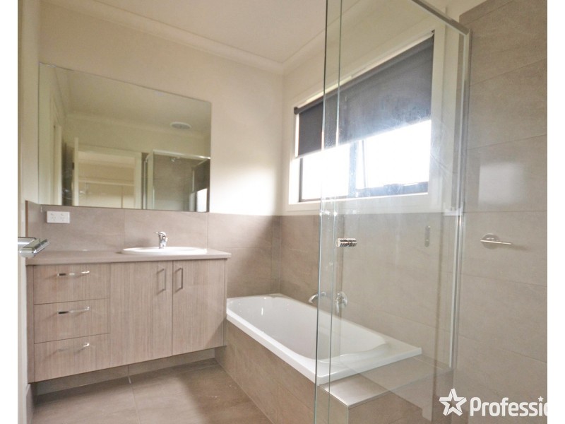 4/4 Shield Court, Kilsyth VIC 3137