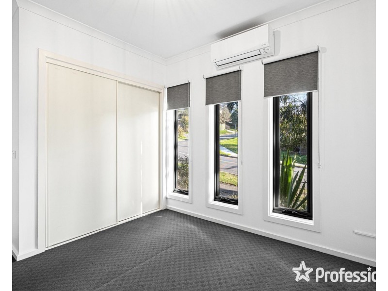 5 Nicky Close, Mooroolbark VIC 3138