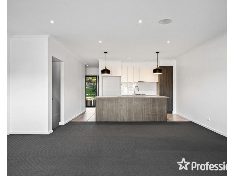 5 Nicky Close, Mooroolbark VIC 3138