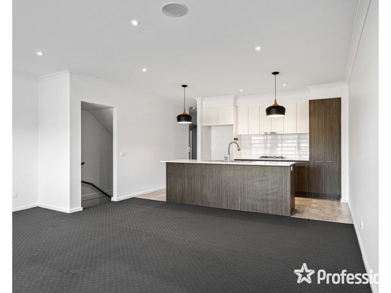 5 Nicky Close, Mooroolbark VIC 3138