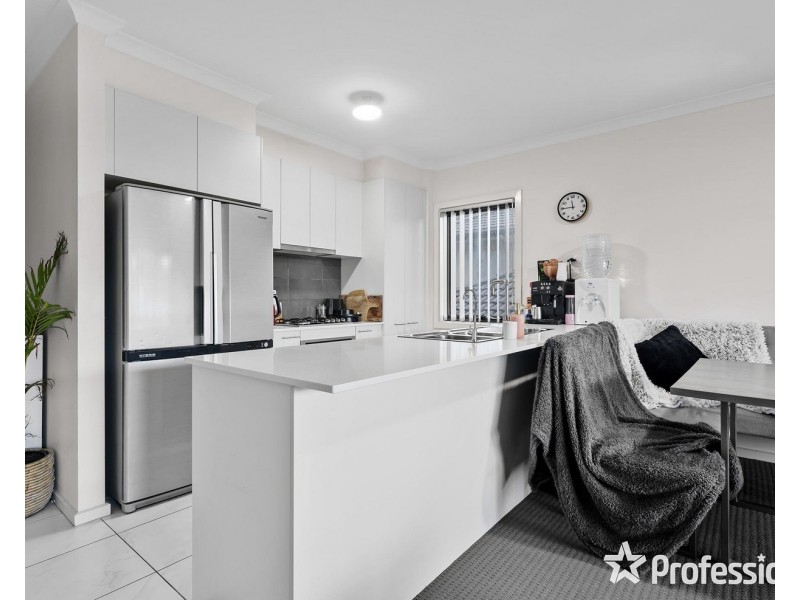 7 Nicky Close, Mooroolbark VIC 3138