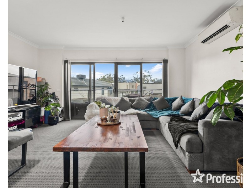 7 Nicky Close, Mooroolbark VIC 3138