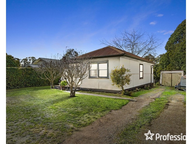 27 Channel Road, Mount Evelyn VIC 3796