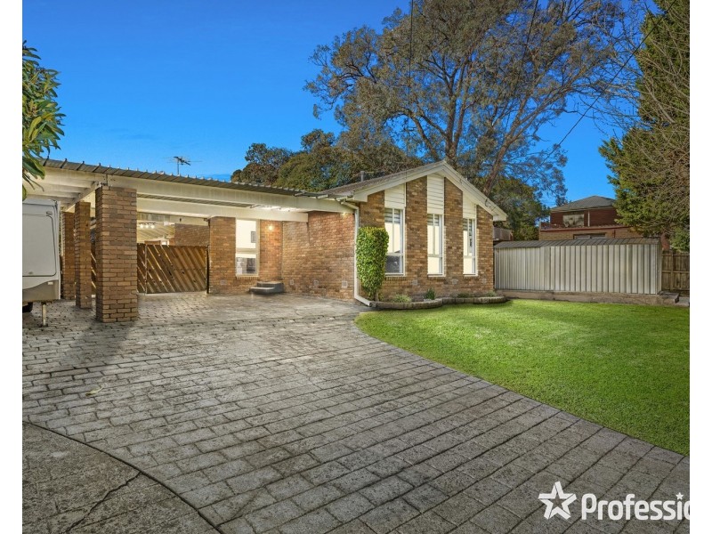 10 McDermott Avenue, Mooroolbark VIC 3138