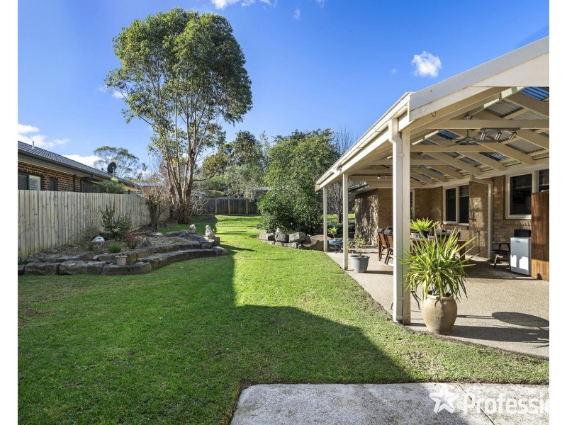 10 McDermott Avenue, Mooroolbark VIC 3138