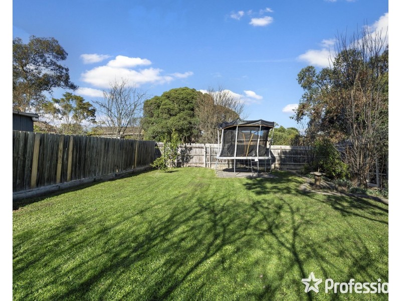 10 McDermott Avenue, Mooroolbark VIC 3138