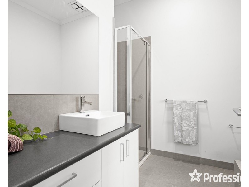 2/28 Hawthory Road, Kilsyth VIC 3137