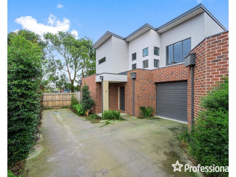 4 Brennan Close, Mooroolbark VIC 3138