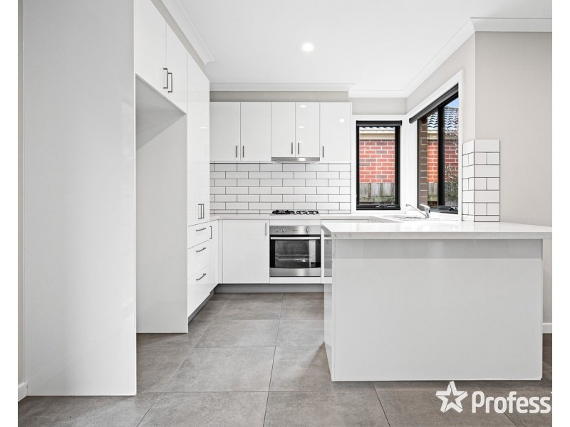 4 Brennan Close, Mooroolbark VIC 3138