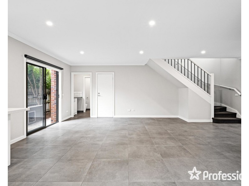 4 Brennan Close, Mooroolbark VIC 3138