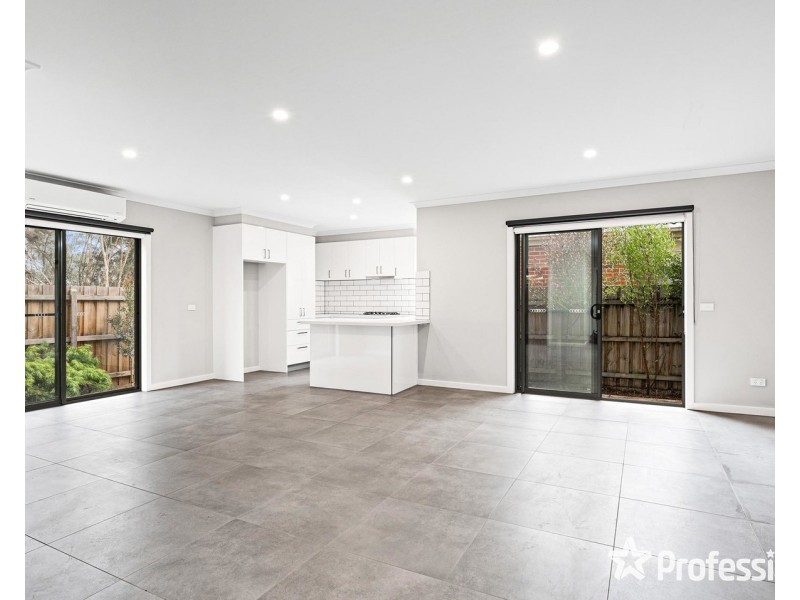 4 Brennan Close, Mooroolbark VIC 3138