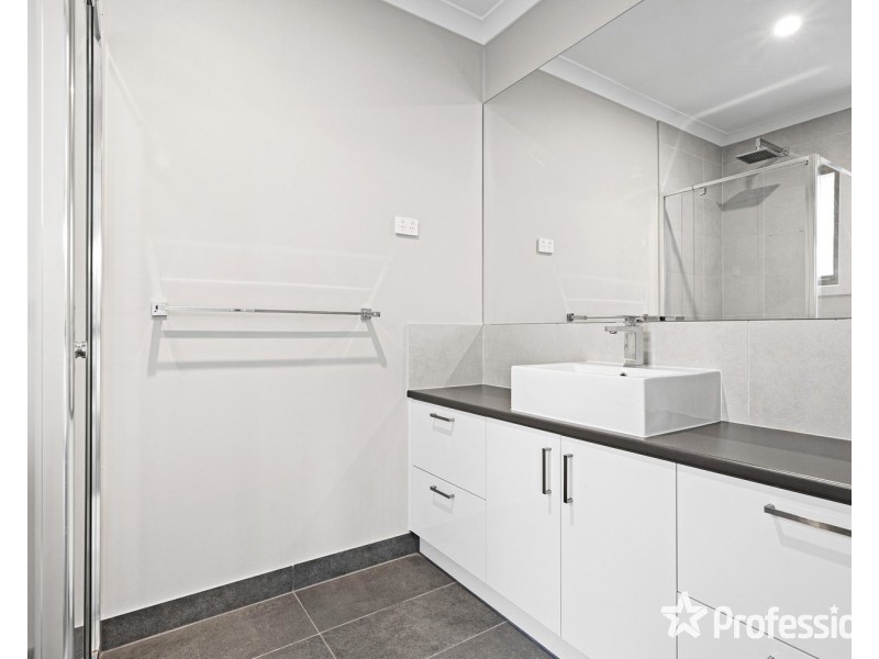 4 Brennan Close, Mooroolbark VIC 3138