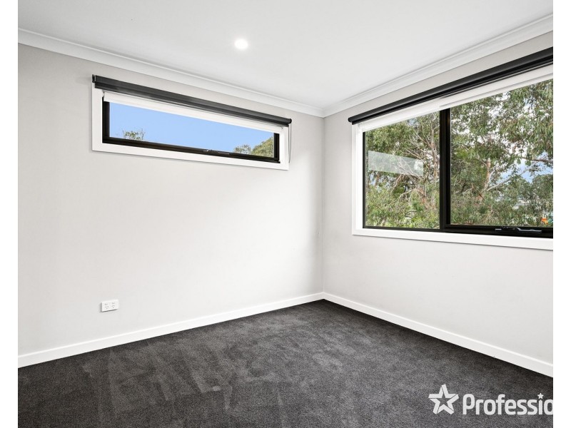4 Brennan Close, Mooroolbark VIC 3138