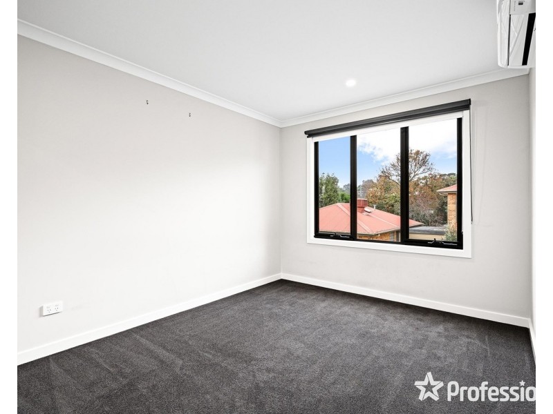 4 Brennan Close, Mooroolbark VIC 3138