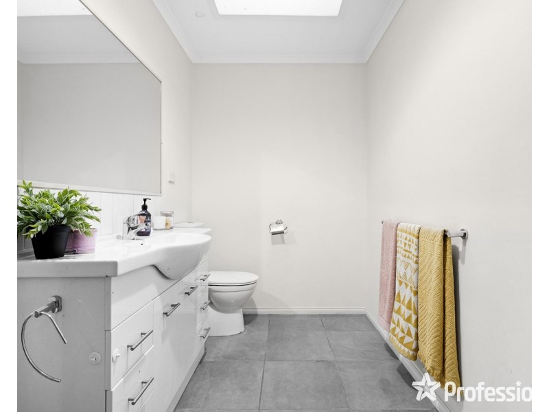 2 Kincumber Drive, Croydon VIC 3136