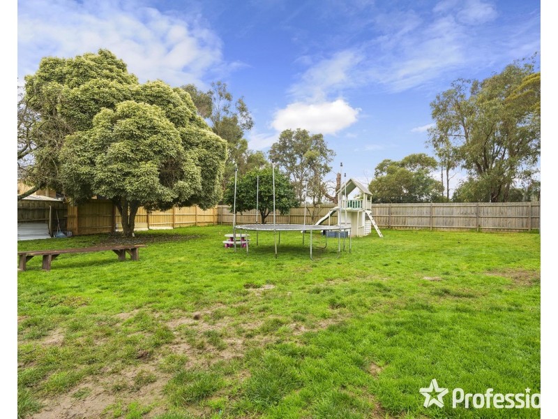 18 Mirang Avenue, Croydon VIC 3136