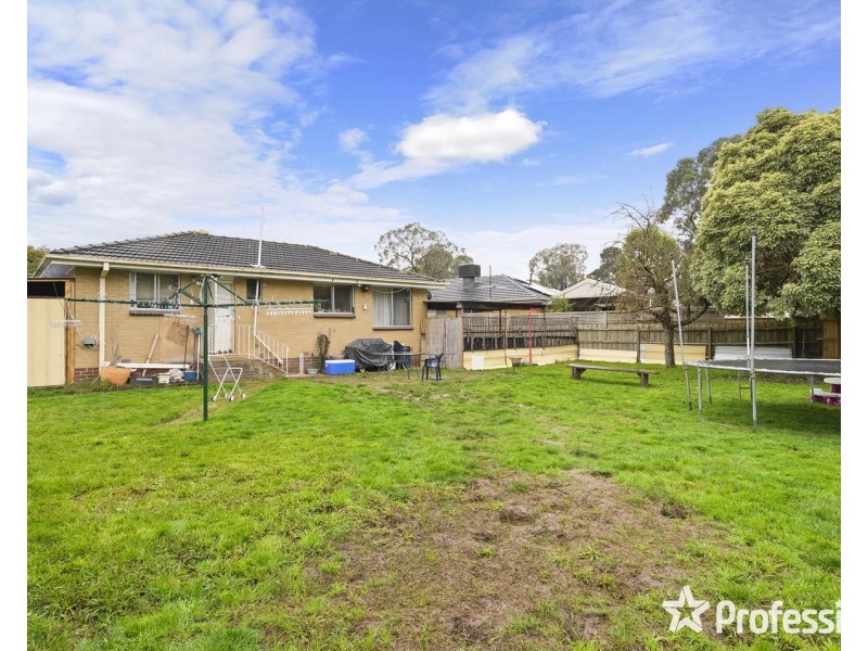 18 Mirang Avenue, Croydon VIC 3136