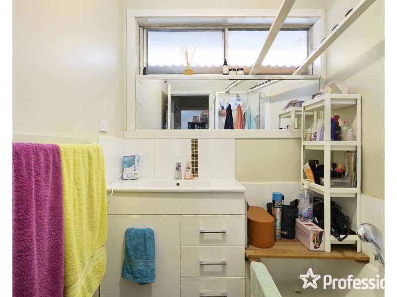 18 Mirang Avenue, Croydon VIC 3136