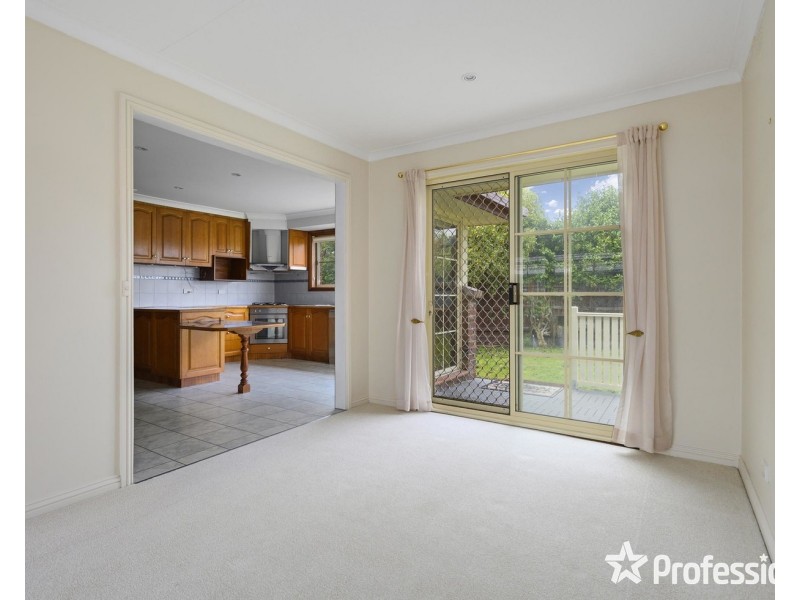 22 Sweetland Road, Mooroolbark VIC 3138