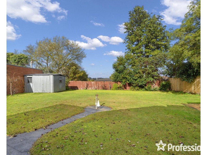 22 Sweetland Road, Mooroolbark VIC 3138