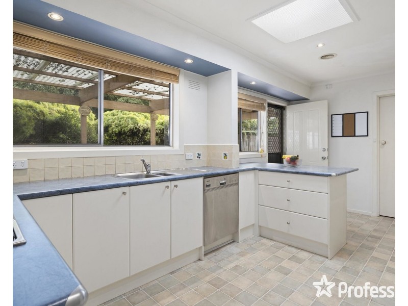 19 Carronvale Road, Mooroolbark VIC 3138