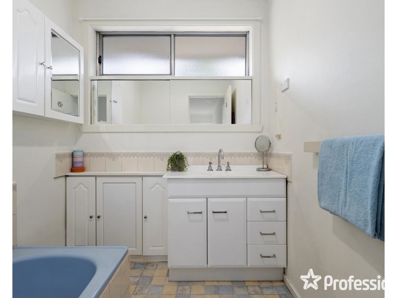 19 Carronvale Road, Mooroolbark VIC 3138