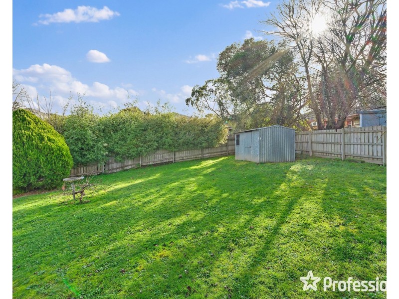 27 Masefield Avenue, Mooroolbark VIC 3138
