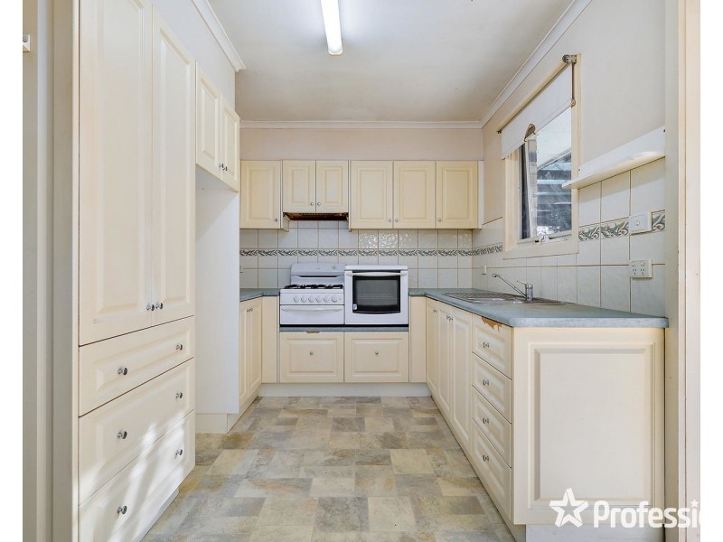 27 Masefield Avenue, Mooroolbark VIC 3138