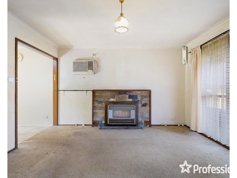 27 Masefield Avenue, Mooroolbark VIC 3138