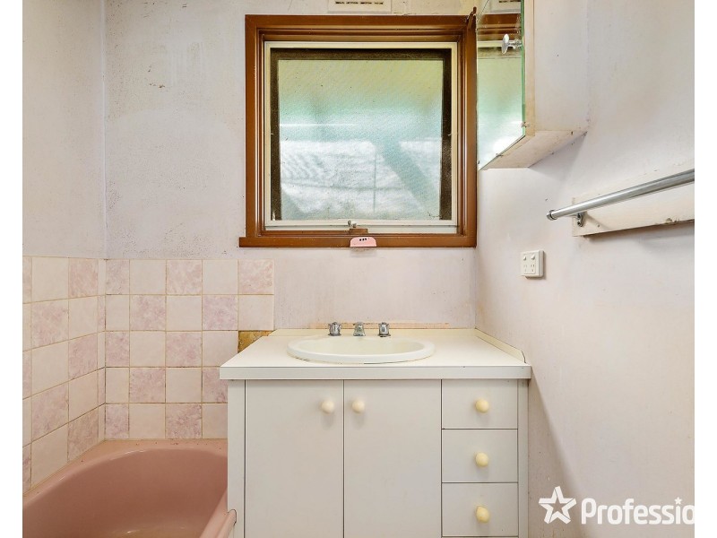 27 Masefield Avenue, Mooroolbark VIC 3138