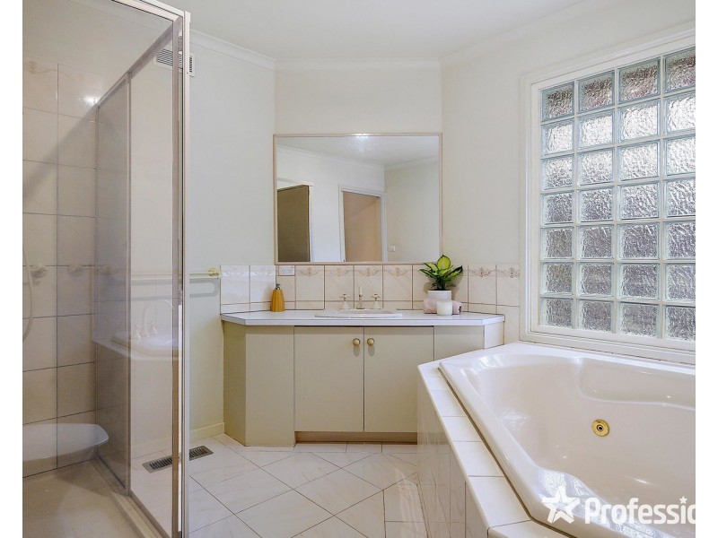 13 Mountfield Road, Kilsyth VIC 3137