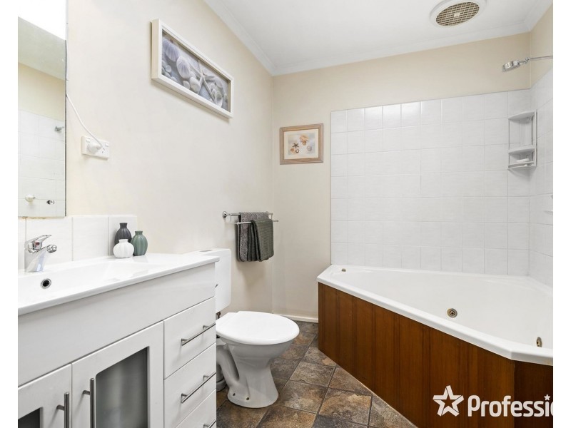 108 Lomond Avenue, Kilsyth VIC 3137