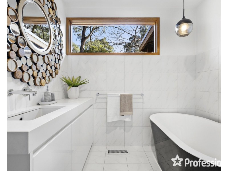 10 Watkins Crescent, Mount Evelyn VIC 3796