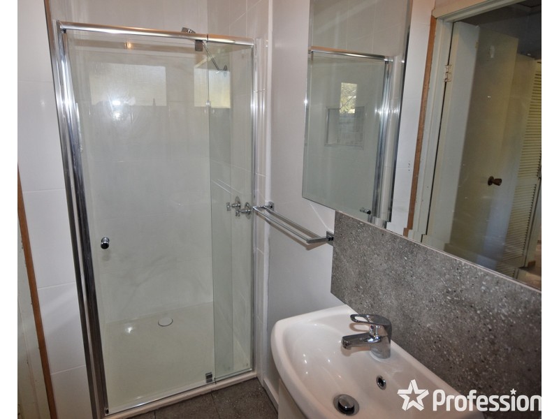 8/64 Warrien Road, Croydon North VIC 3136