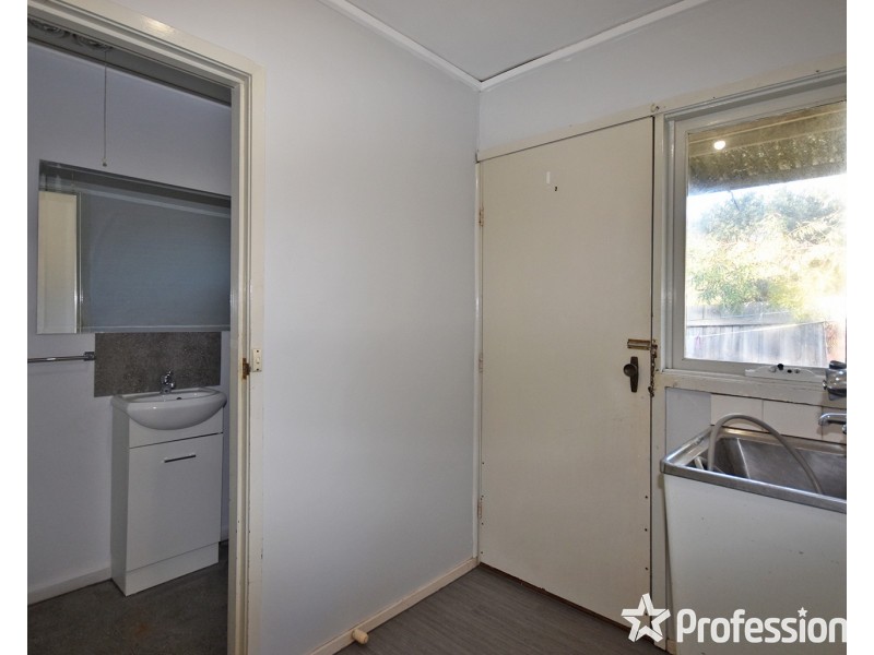 8/64 Warrien Road, Croydon North VIC 3136