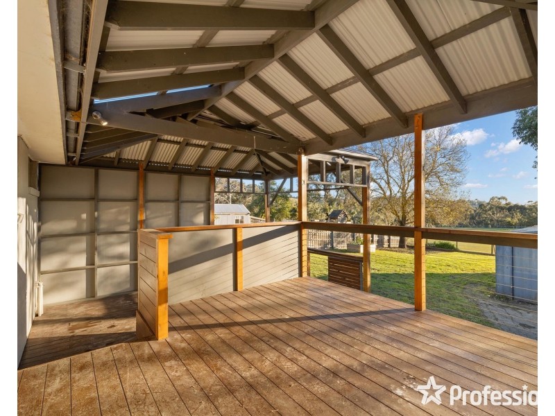 128 Lauriston Drive, Coldstream VIC 3770